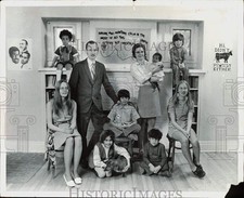 1971 Press Photo Mr. and Mrs. Joe Rigert and kids on a low budget tour of Europe picture