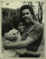 1976 Press Photo Actors Cicely Tyson, Robert Hooks in 