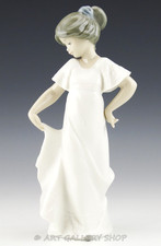 Nao Lladro Figurine 8-5/8