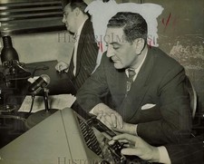 1946 Press Photo Guy Lombardo with Arranger Dewey Bergman in the Control Room picture