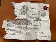 RARE ANCIENT BULLA MULTIRELICS : with nacre 